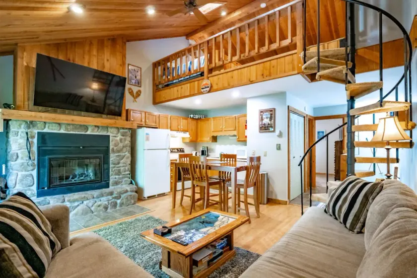 Northwoods F3 - Chill`inn Slopeside - Image 1