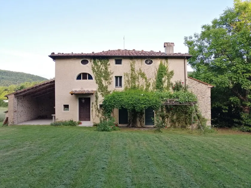 Tuscan farmhouse - Image 1
