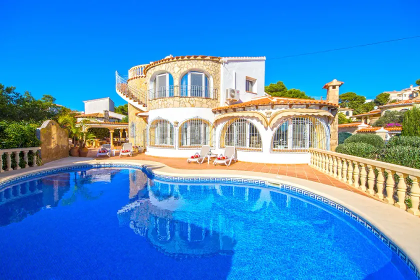 Villa em Javea com piscina e vista para o mar excepcional - Image 1