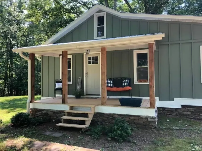  Cozy Cottage near the Dan River  - Image 1