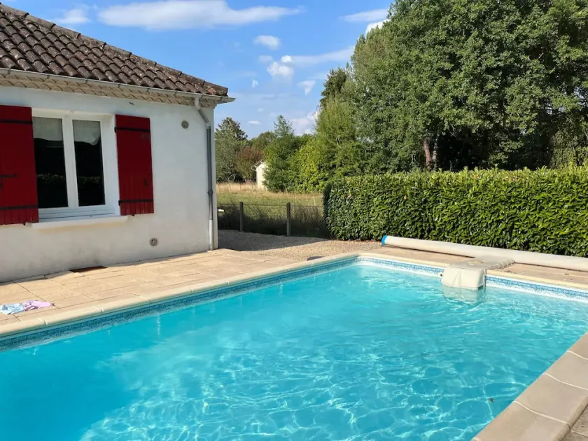 House with private pool and garden near the river. - Image 1