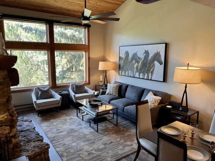 Don't Miss This One!  Gorgeous, Upscale Mountain Retreat - Image 1