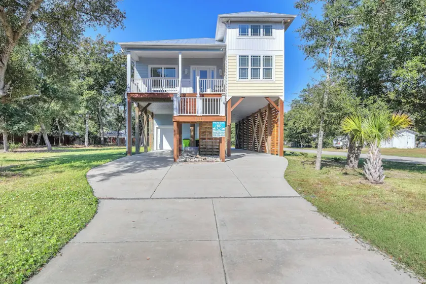 Carolina Sunshine by Oak Island Accommodations - Image 1