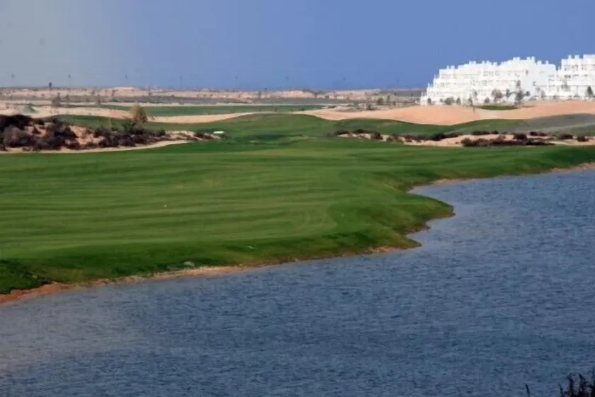 Fantastic lakeside Island wifi enabled apartment with golf and mountain views - Image 1