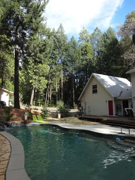 En Foresthill Retreat - Image 1