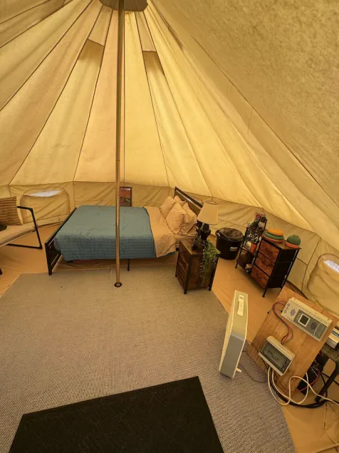 10 Point Landing - 10 Point Landing Glamping with Queen Bed & Bath - Image 1