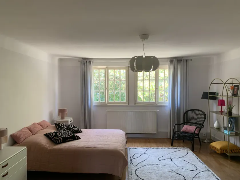 Chambre Spacieuse au Calme Dans une Belle Propriété Familiale - Image 1