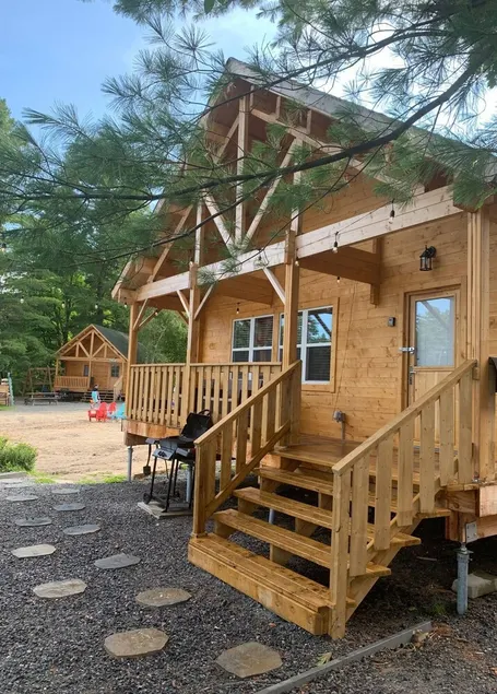 This cottage is a 1 bedroom(s), 1 bathrooms, located in Parry Sound , on. - Image 1