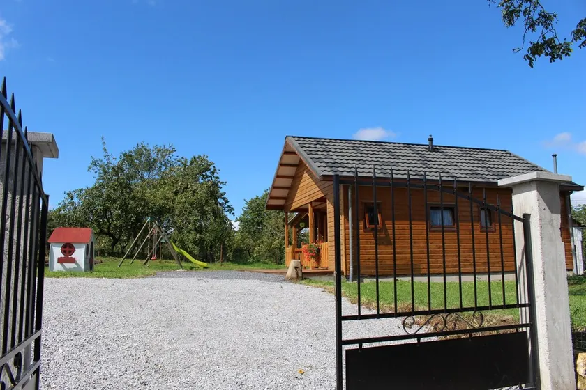 Chalet \"Du Lièvre\" with Private Terraces and Garden - Image 1