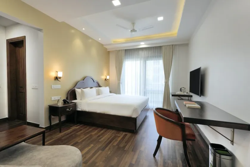 HYDEWEST INDIA Astor Suite 3 Bedroom Luxury Serviced Residences Apartment - Image 1