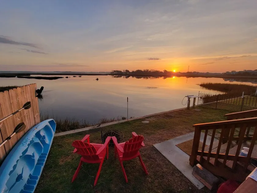 Two waterfront homes with endless adventure, hottub, kayaks, two jonboats, fishing, and three miles to beach - Image 1