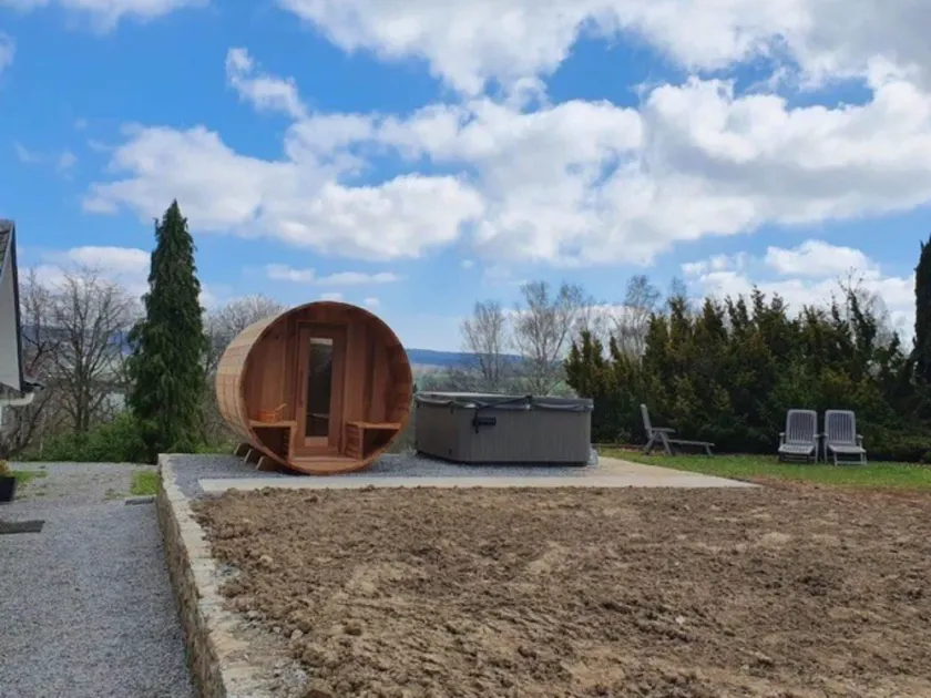 Voll ausgestattetes charmantes Ferienhaus mit Whirlpool, Terrasse und Grill | Haustierfreundlich - Image 1
