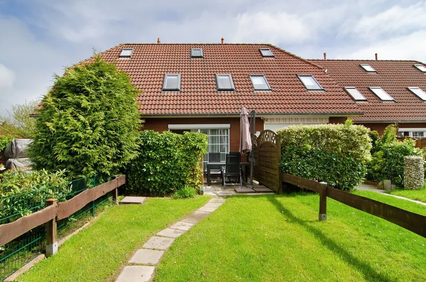 Appartamento 'Ferienhaus Deichblick Nessmersiel' con terrazza privata, giardino privato e Wi-Fi - Image 1
