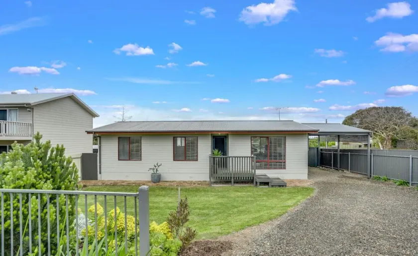 All Decked Out Goolwa Beach Pet Friendly - Image 1