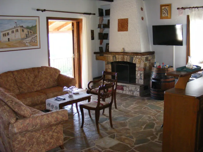 Traditional villa with great views convenient for the beach, local area & sites - Image 1