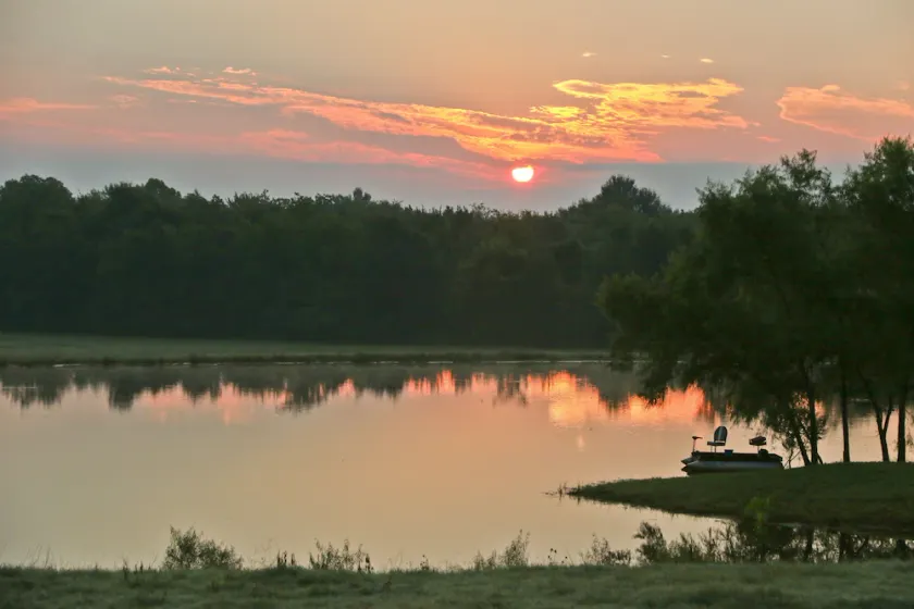 Secluded 5BR Ranch house: Heated Pool, Fishing Pond, Relaxing & Scenic Views 13+ - Image 1