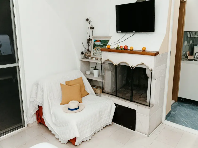Apartments Dragobratović - Studio Apartment with Terrace and Sea View (Apartment 1) - Image 1