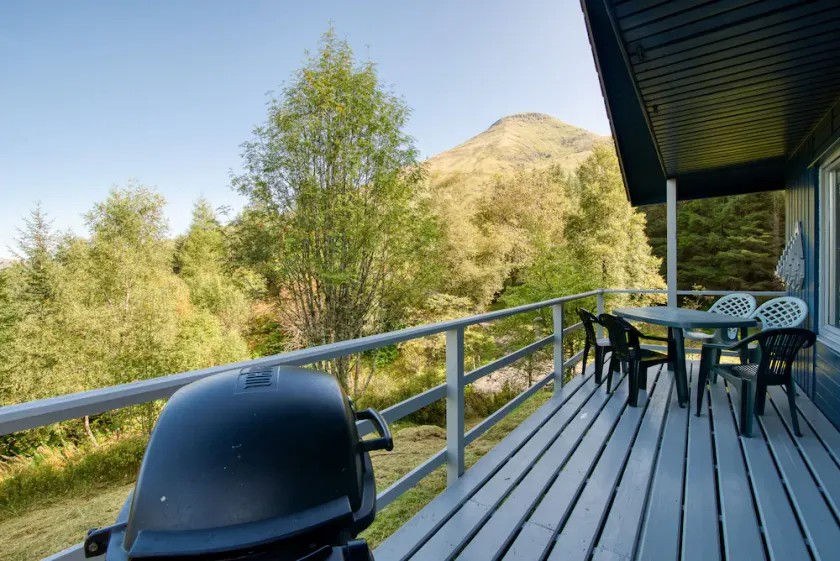 2 bedroom lodge with stunning loch mountain views - Image 1