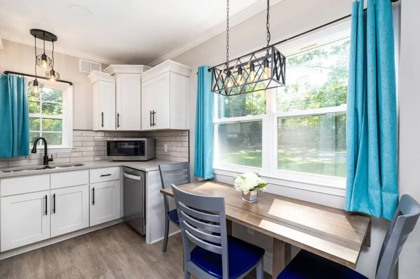 Quietude Place · Stylish 2 Bedroom House with Full Kitchen near HPU - Image 1