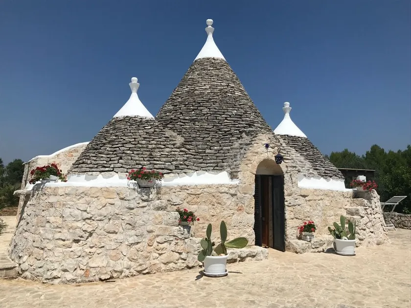 Smukt restaureret Trullo beliggende i hjertet af Itria-dalen - Image 1