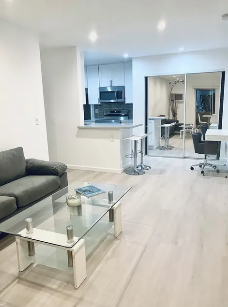 Modern Furnished Condo in Prime Hollywood - Walker's paradise - Image 1