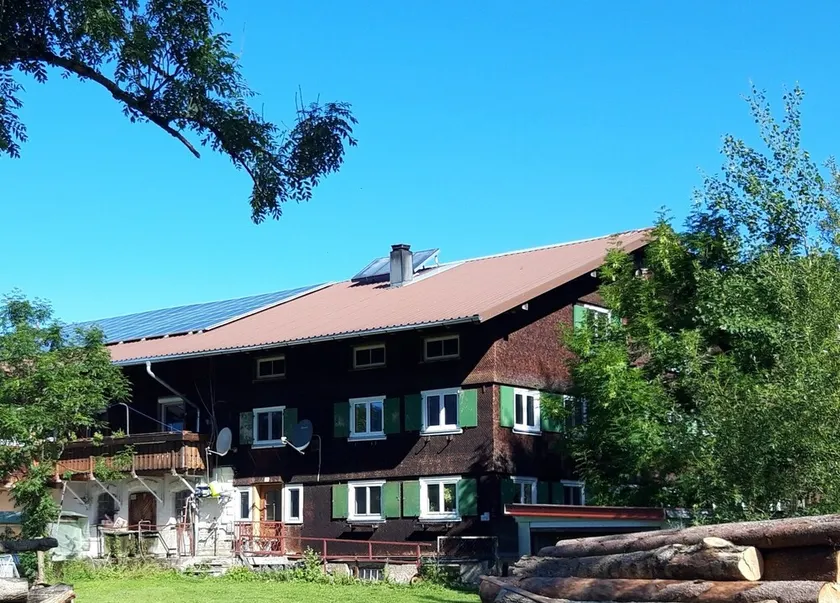 Quaint farmhouse in the countryside with its own garden, 10 beds - Image 1