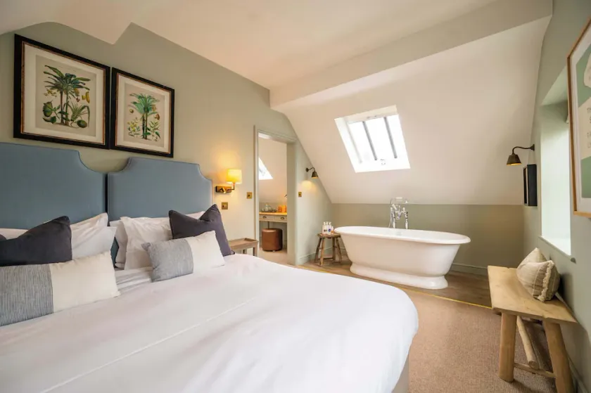 The Bottle & Glass Inn - Deluxe Room - Room 3 - Image 1