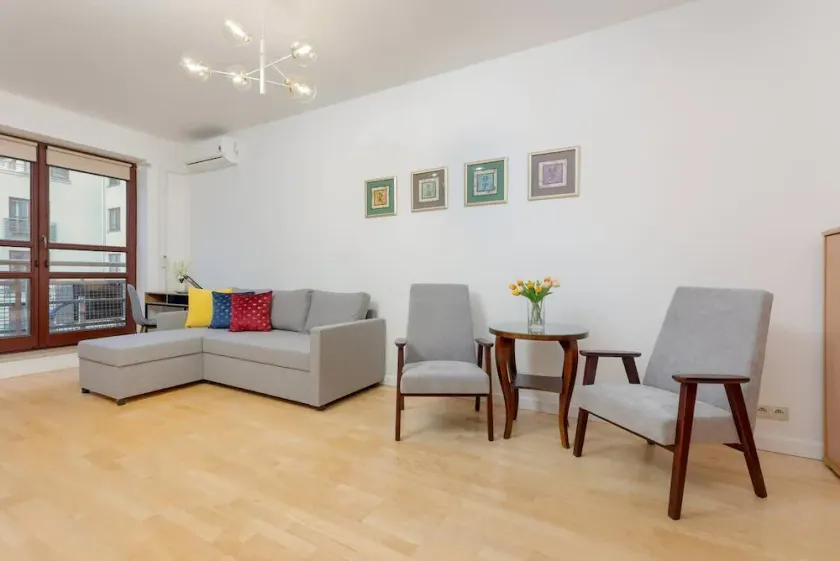 Spacious Apartment | Parking | Workspace - Image 1