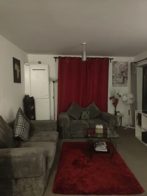 We have a stylish tastefully furnished flat, Offering additional amenities. ties - Image 1