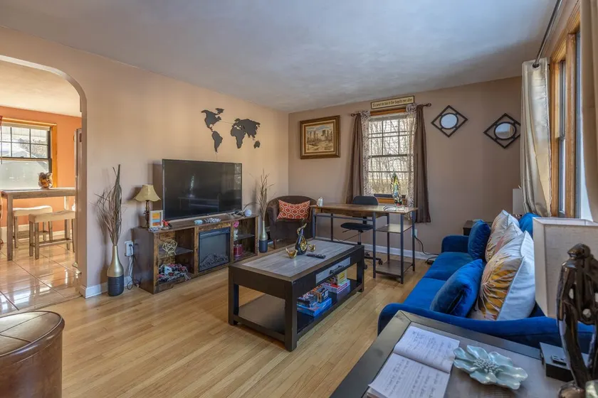 Cozy Cape Close to Farmington, Plainville & Downtown New Britain - Image 1