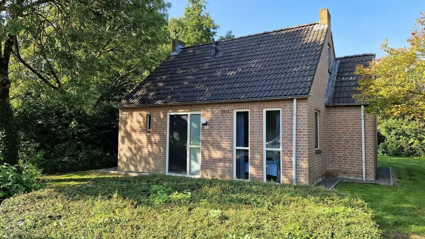 Child-friendly 6-pers house on a holiday park with indoor swimming pool and lake - Image 1