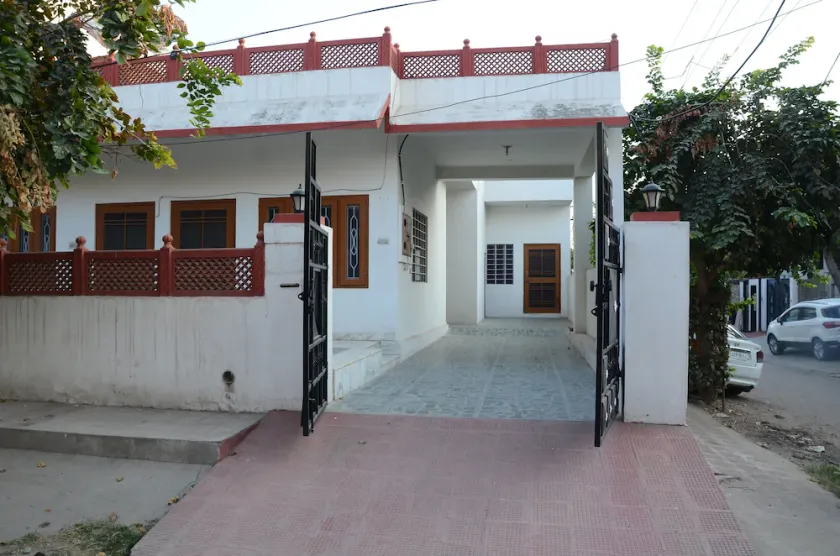 The Pink City Travellers Home-A spacious 3 Bedroom bungalow with Breakfast - Image 1