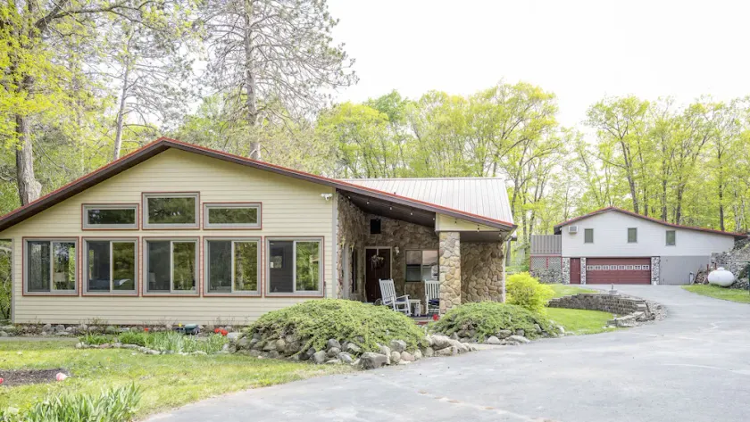 Peaceful 5-Bedroom Family Retreat - Main House & Cabin on Camp Lake - Image 1