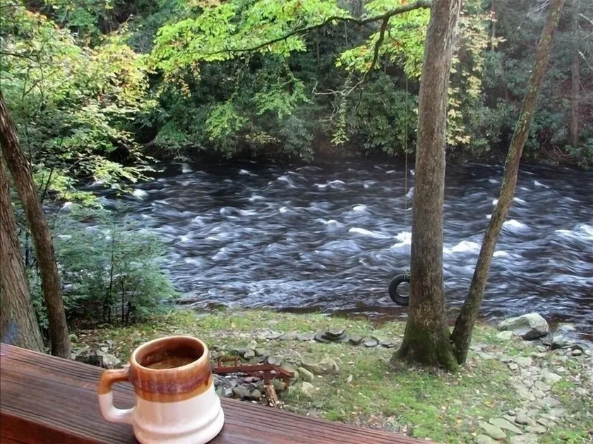 Bushkill Creek Waterfront Chalet - Rabat tilbydes 6 / 27-6 / 30/2019! - Image 1