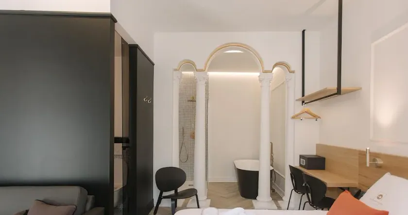 Studio-Premium-Whirlpool - Image 1