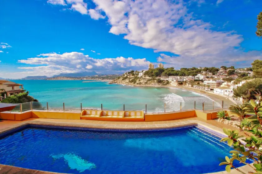 El Portet - beachfront holiday home with private pool in Moraira - Image 1