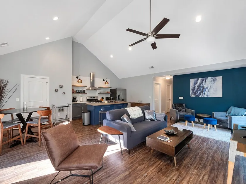 Modern Escape At The Cove - Image 1