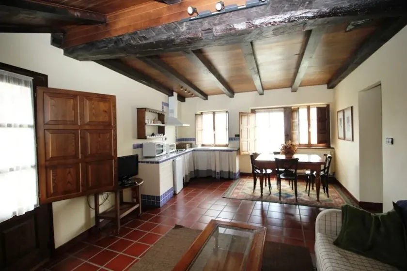 El Antiguo Granero (The Old Barn) - Image 1