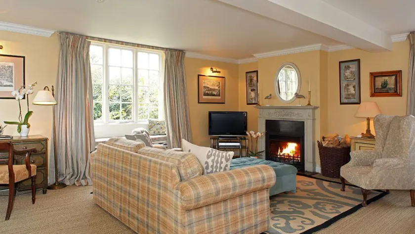 Bruern Cottages - Epsom (sleeps 5 + 1) - Image 1
