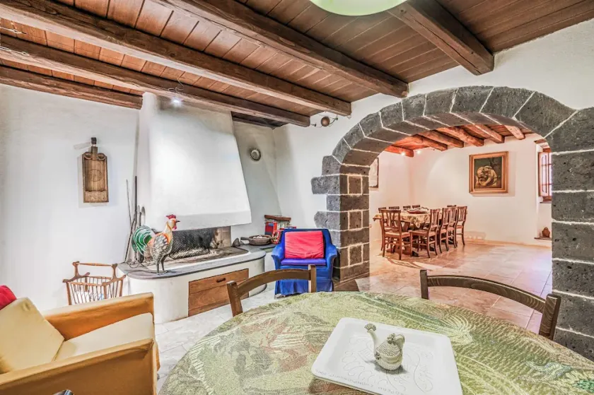 Hübsch renoviertes Dorfhaus mit Terrasse und zwei Bädern - Image 1