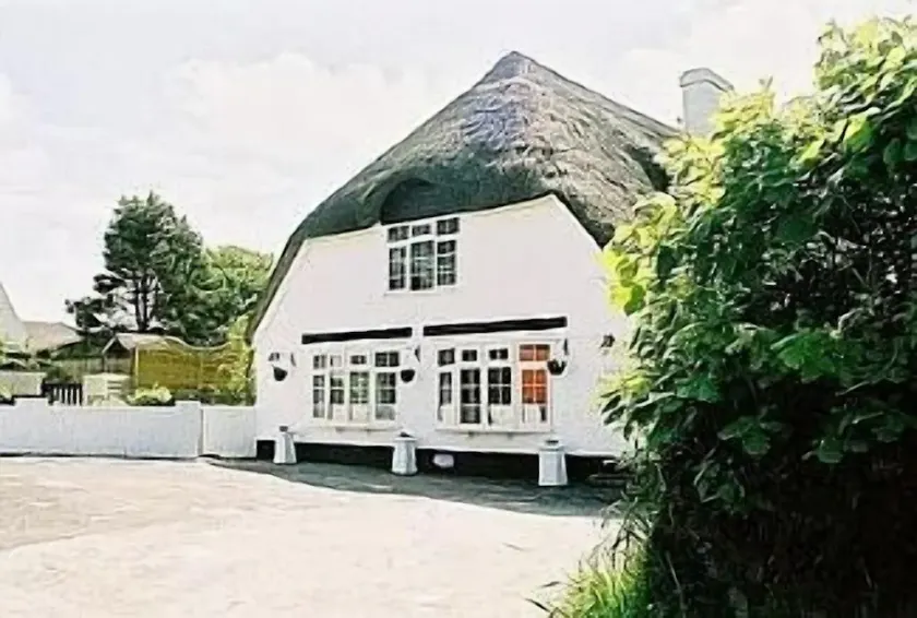 Thatched Cottage With Private Indoor Pool Set In 3/4 Acre Of Grounds - Image 1