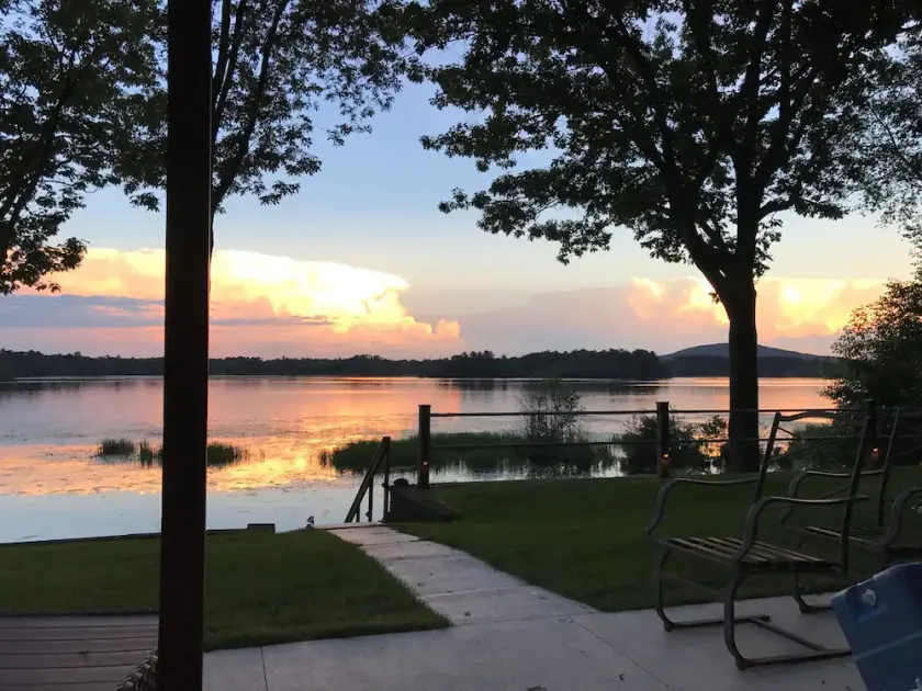 Home w/ hot tub, game room, sauna on Lake Wausau near Granite Peak - Image 1