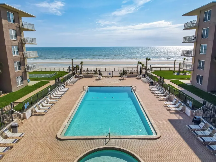 Aktualisiert 1/1 Einheit mit direkter Ocean View auf dem No Drive Beach in NSB! - Image 1