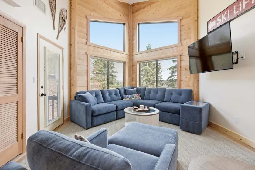 Seven Springs Stoneridge 1 BR Loft Deluxe Ski In-Out Condo - Image 1