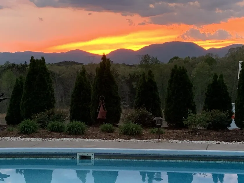 Poolside Mountain Views and Outdoor Living - Image 1