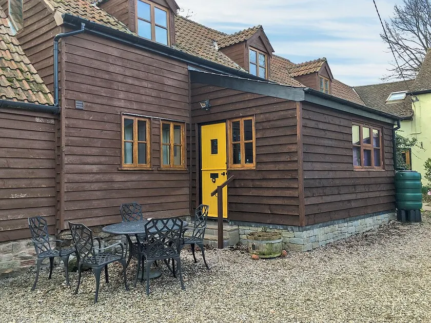 3 bedroom accommodation in Preston Wynne - Image 1