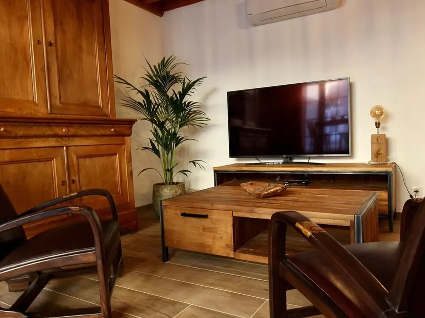 Charming Countryside Retreat Near Le Mans – Sleeps 2, Cozy with Modern Amenities - Image 1