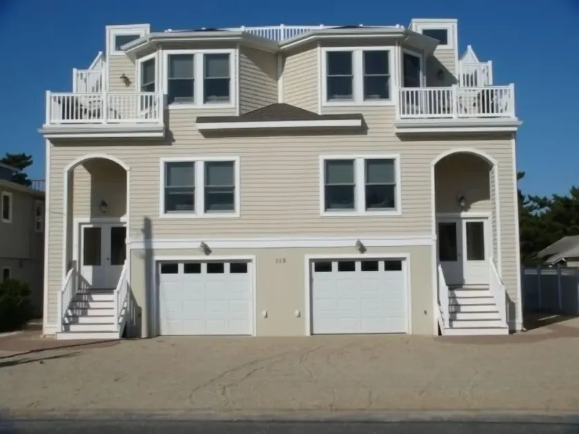 GOOD WEEKS STILL OPEN 6 Houses to Beach Pingpong,Foosball,Beach badges & chairs - Image 1