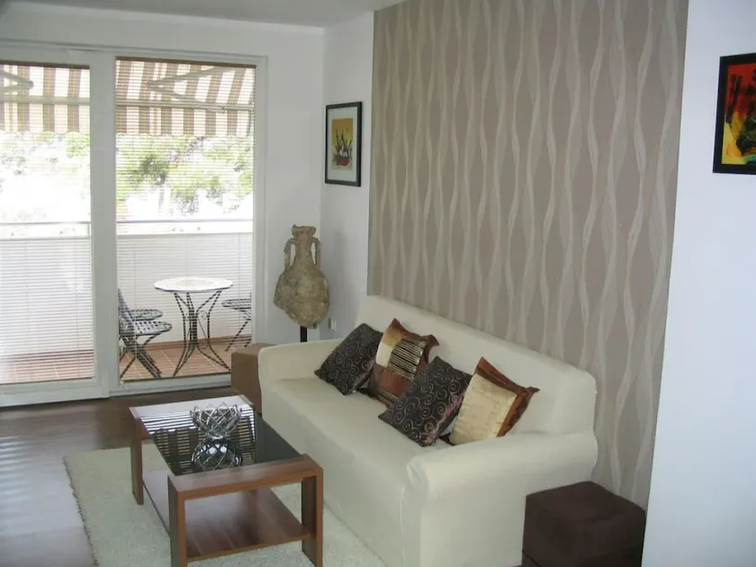 Espléndido apartamento totalmente equipado | Vistas al jardín | Cerca de la playa - Image 1