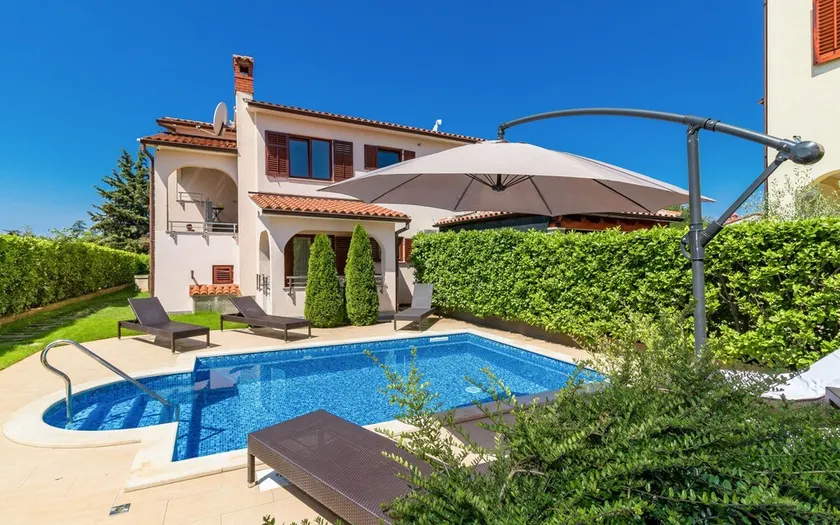 Appartement pour 6 personnes avec piscine et beaux jardins - Image 1